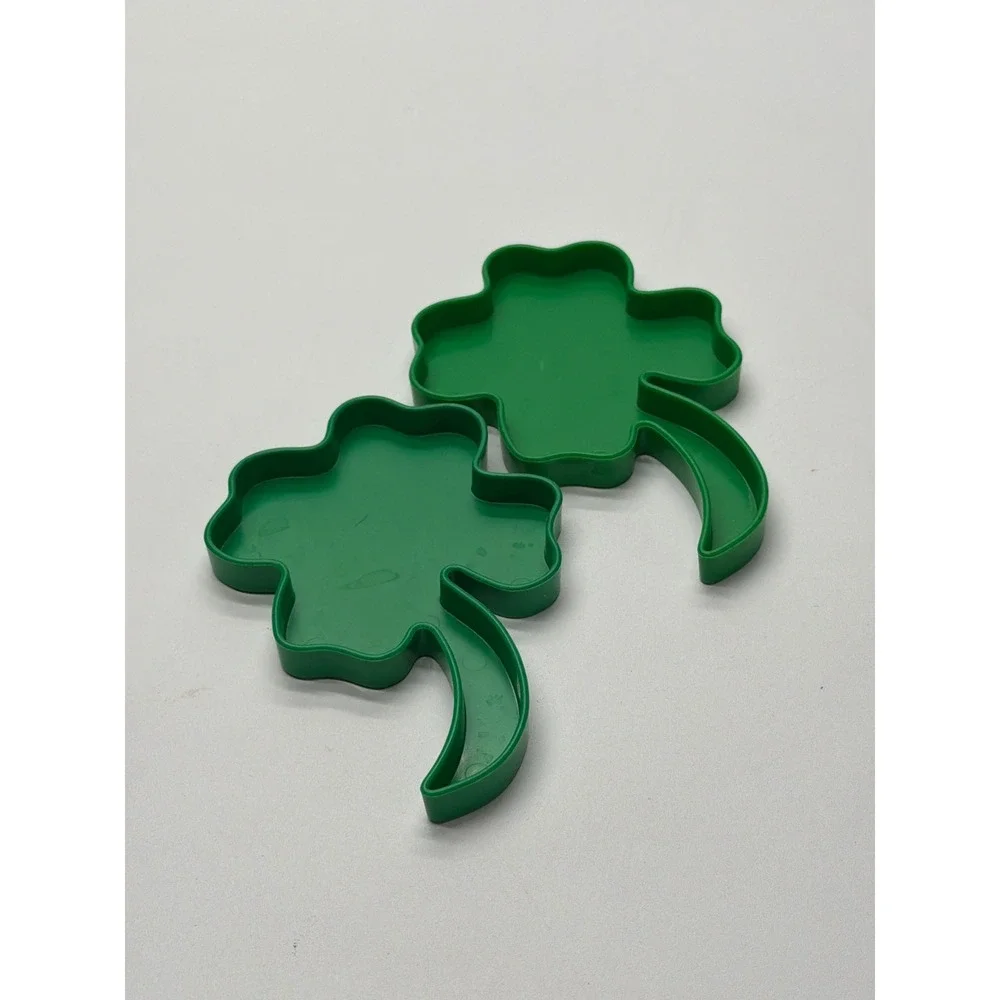 Tupperware vintage shamrock